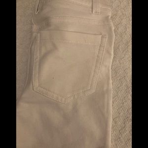 BRAND NEW NEVER WORN GIRLS LIGHT SUMMER JEANS 🥰